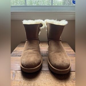 UGG Mini Bailey Bow Boots - Size 6